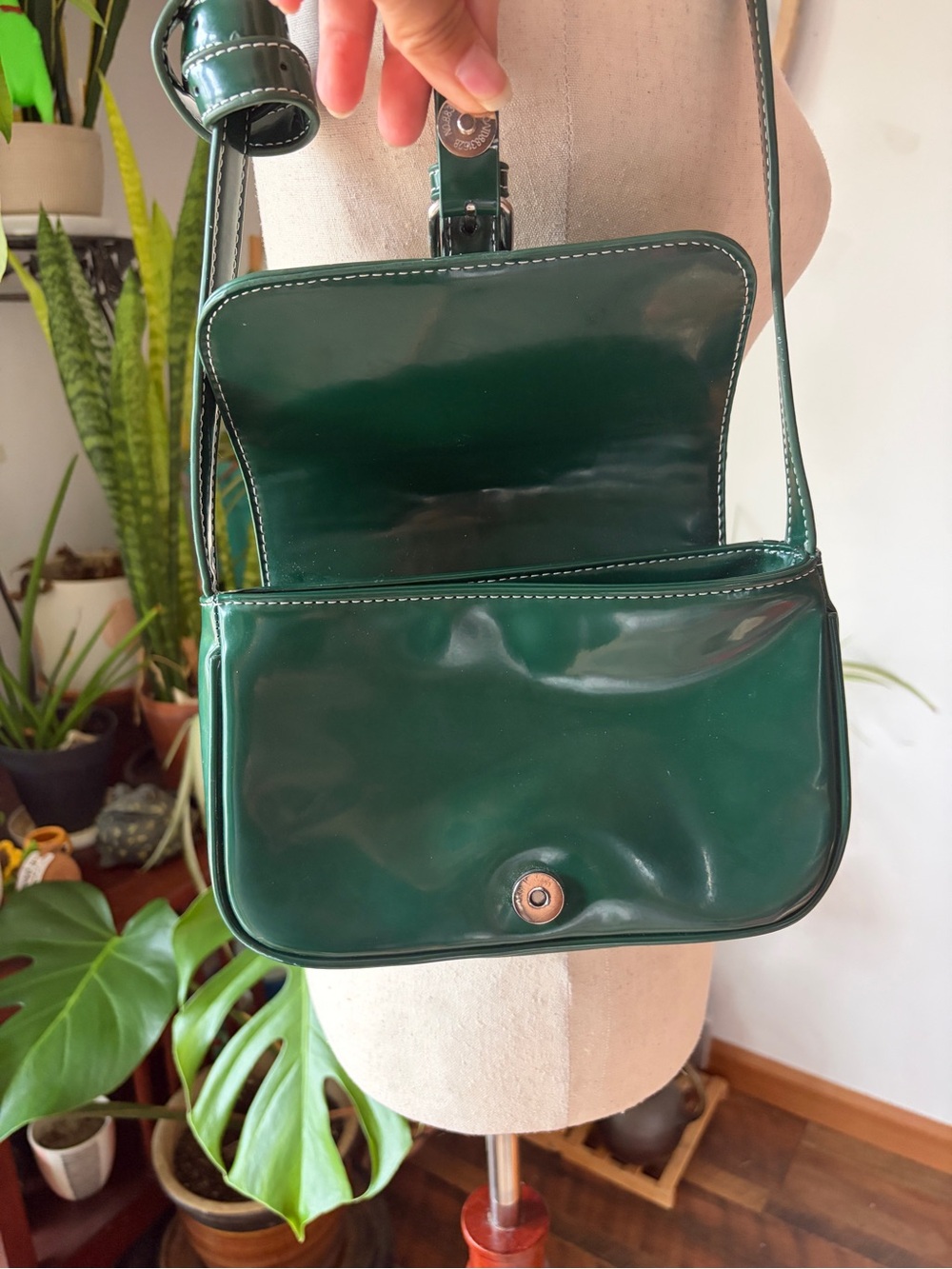 Urban Outfitters Green Indie Shiny Faux Leather Y2K Shoulder Bagette Preppy - Picture 3 of 6